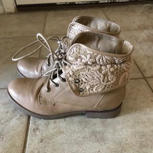 Gorgeous light tan booties